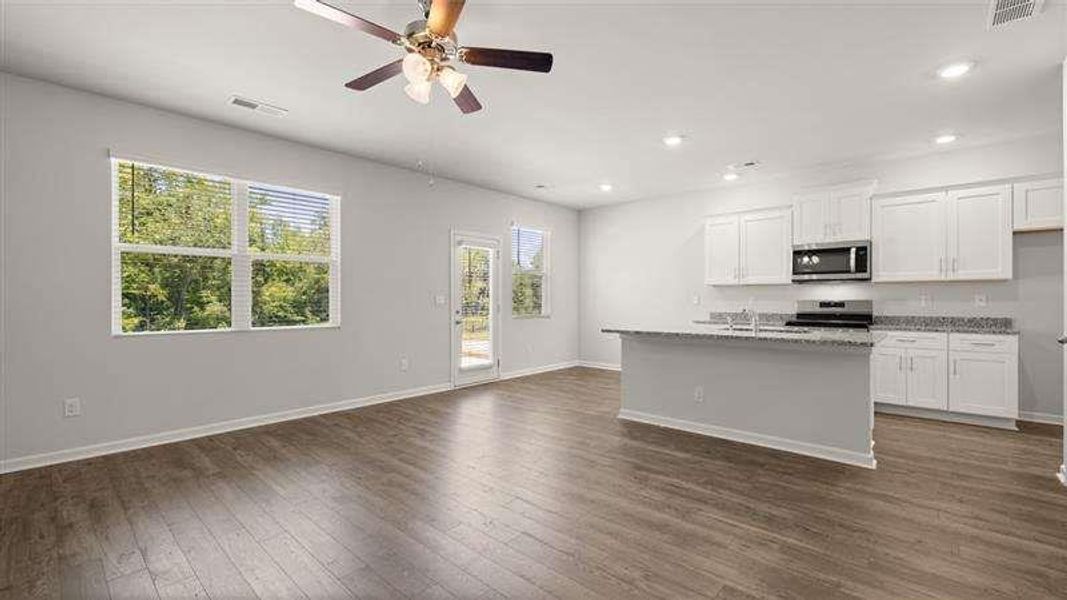 Spacious, unfurnished interior of a new home in Sherwood Manor, College Park (Image 27).
