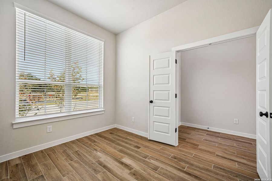 Spacious, unfurnished interior of a new home in Meyer Ranch 45's, New Braunfels (Image 13).