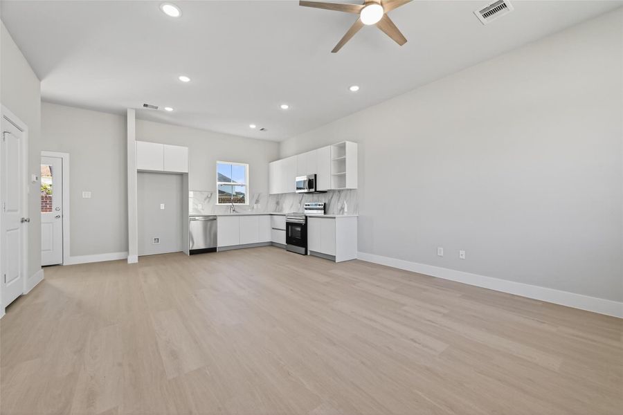 Spacious, unfurnished interior of a new home in Metro Village, Houston (Image 16).