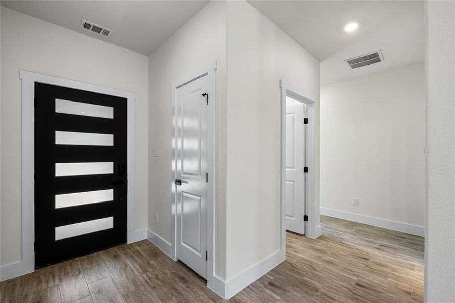 Spacious, unfurnished interior of a new home in , Granbury (Image 19).