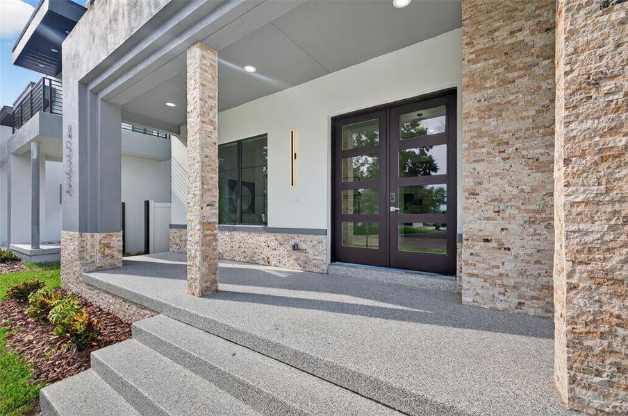 Exterior details and patio area of a home in , St. Petersburg (Image 26).