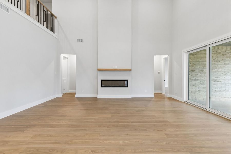 Spacious, unfurnished interior of a new home in Painted Tree Lakeside, McKinney (Image 17).