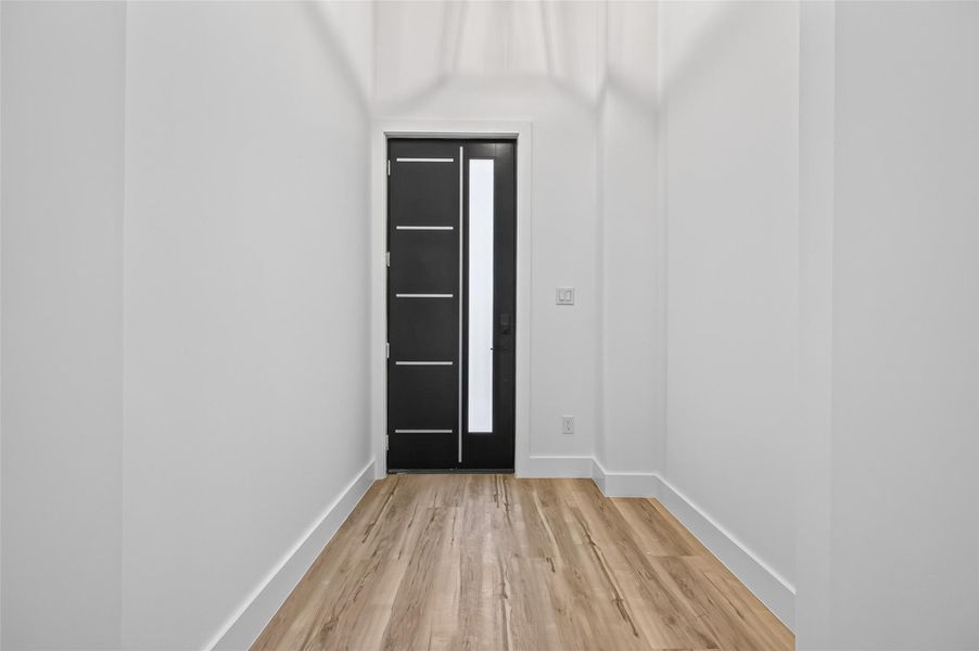 Spacious, unfurnished interior of a new home in , Conroe (Image 37).