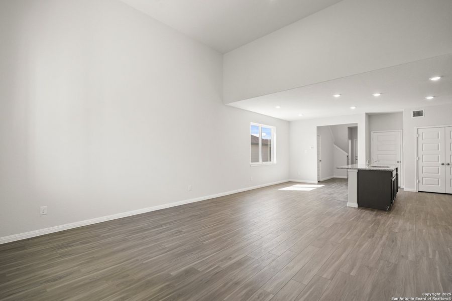 Spacious, unfurnished interior of a new home in Hunters Ranch, San Antonio (Image 13). Spacious, unfurnished interior of a new home in Hunters Ranch, San Antonio (Image 13).
