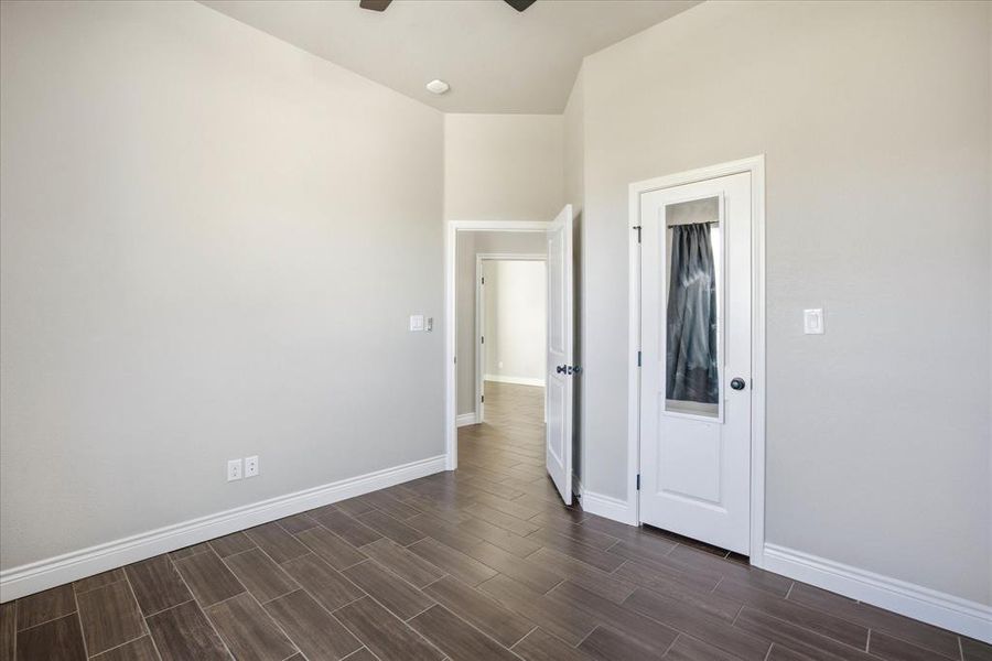 Spacious, unfurnished interior of a new home in , Granbury (Image 32).