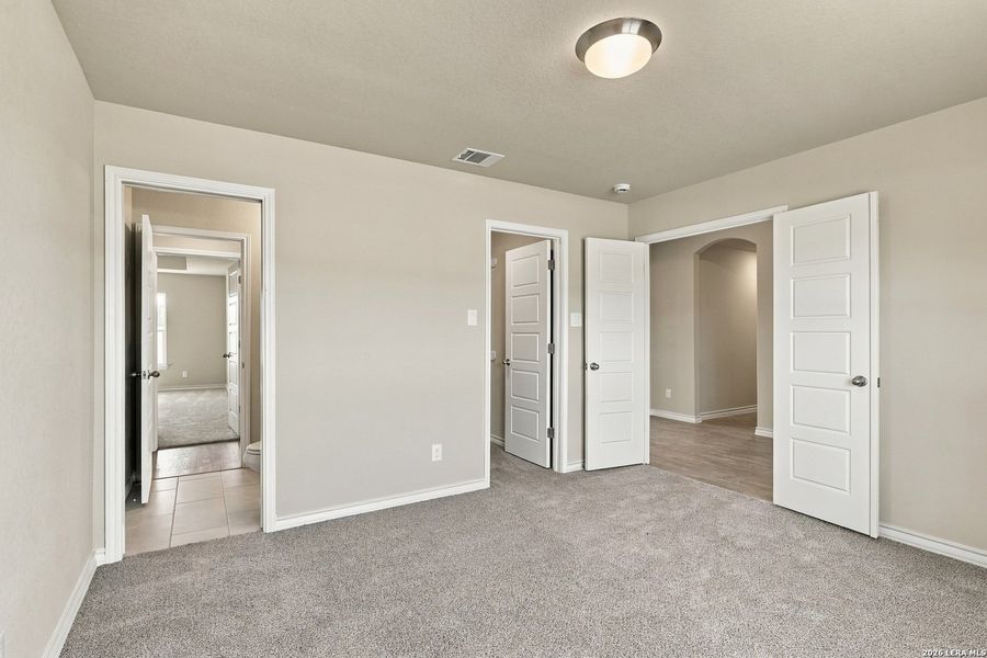 Spacious, unfurnished interior of a new home in , Poteet (Image 28).