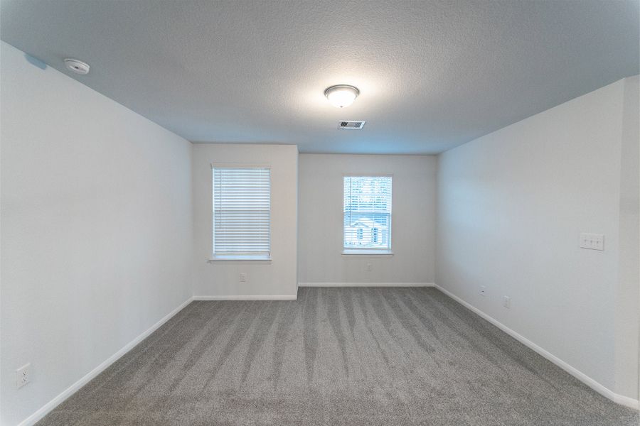Spacious, unfurnished interior of a new home in Caney Mills, Conroe (Image 46).
