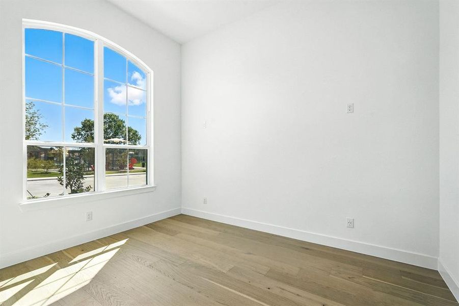 Spacious, unfurnished interior of a new home in Saddle Star Estates, Rockwall (Image 22).