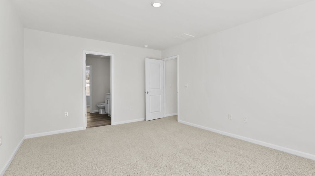 Spacious, unfurnished interior of a new home in Durbin Meadows, Fountain Inn (Image 23).