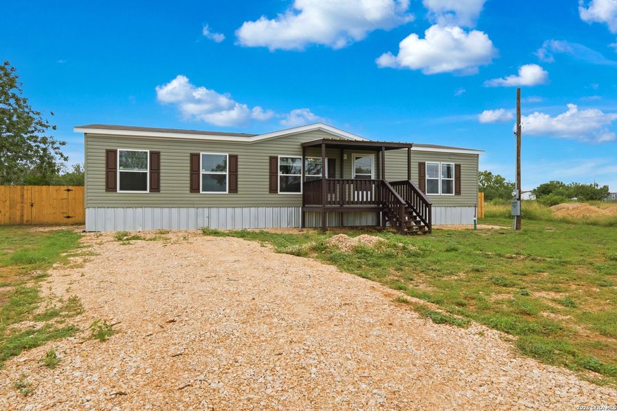 Exterior details and patio area of a home in , Atascosa (Image 15).