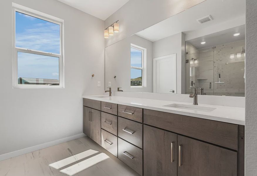 Homesite 90 Primary Bath - 15 of 18