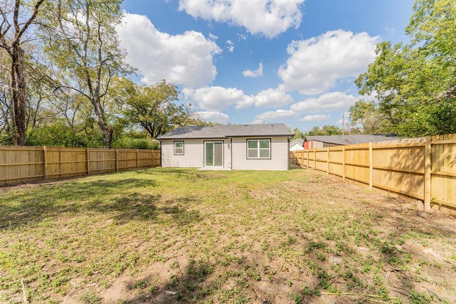 Exterior details and patio area of a home in , Sulphur Springs (Image 13).
