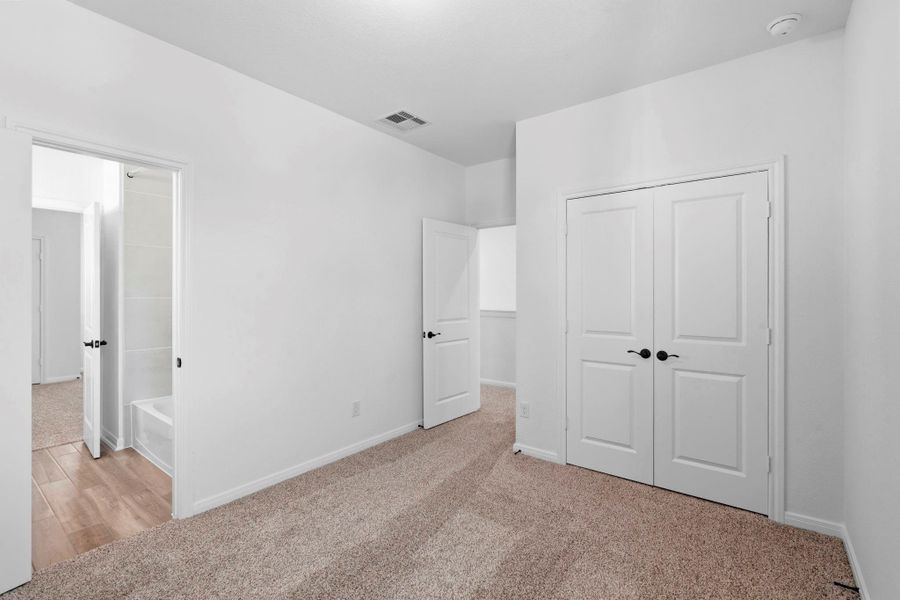 Spacious, unfurnished interior of a new home in Woodforest, Montgomery (Image 14).