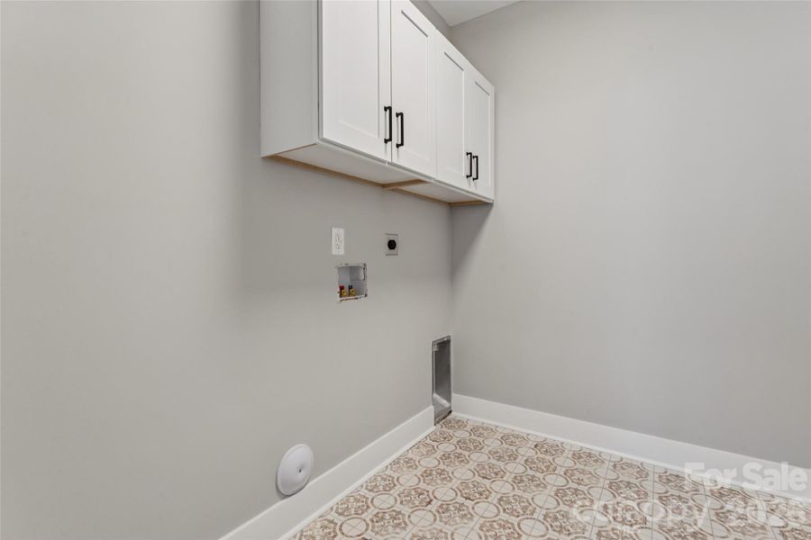 Spacious, unfurnished interior of a new home in , Mocksville (Image 12).