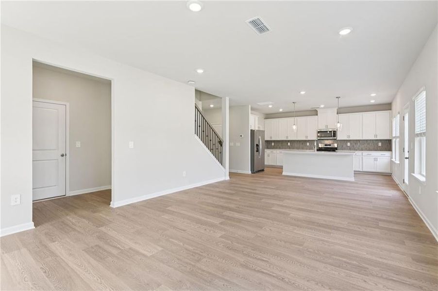 Spacious, unfurnished interior of a new home in The Oaks at Dawson, Dawsonville (Image 38).