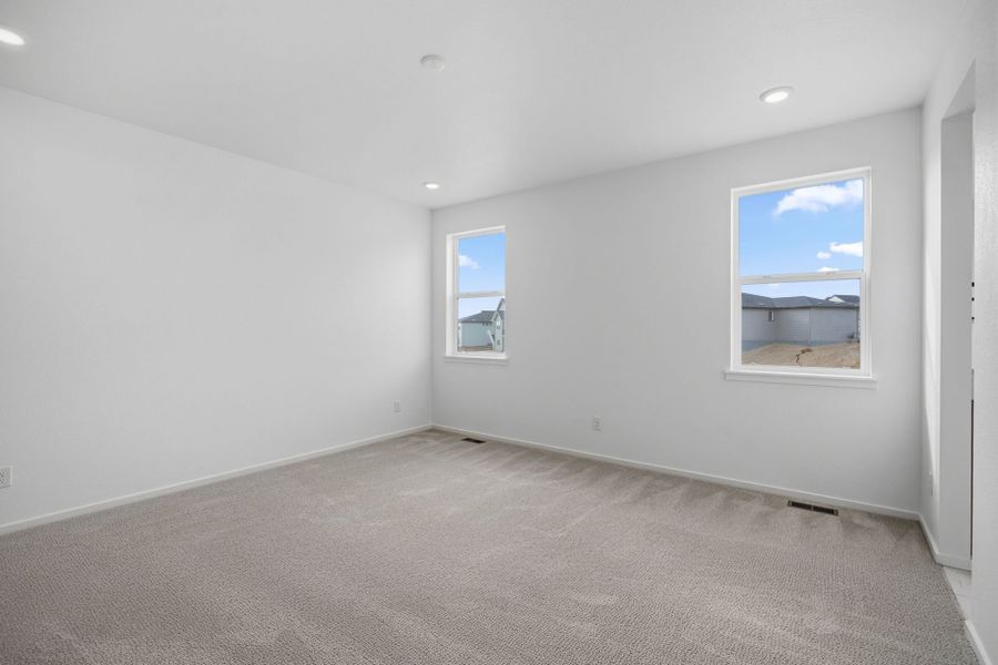 Spacious, unfurnished interior of a new home in Independence, Elizabeth (Image 34).