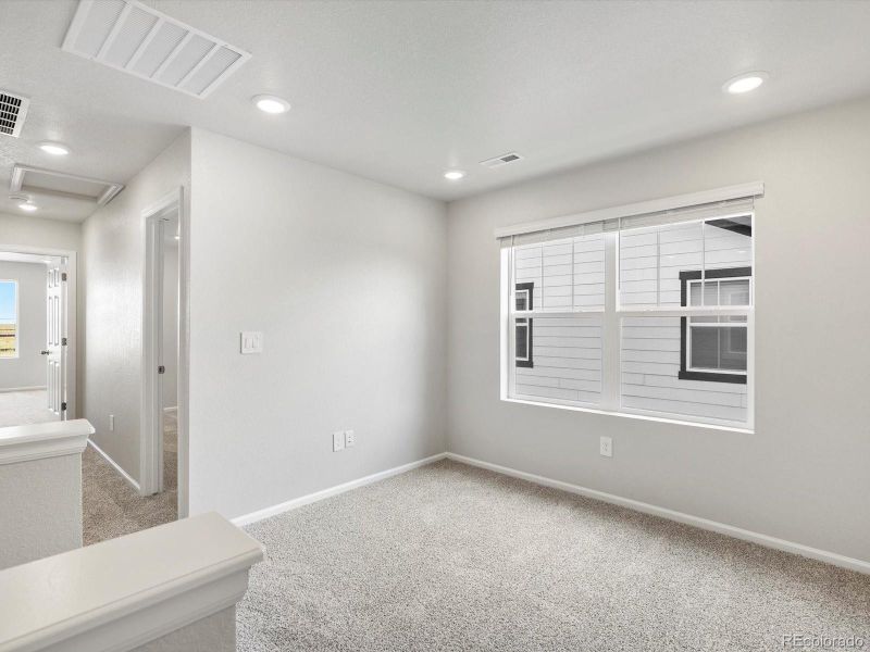 Spacious, unfurnished interior of a new home in Horizon Uptown: The Mountain Collection, Aurora (Image 13). Spacious, unfurnished interior of a new home in Horizon Uptown: The Mountain Collection, Aurora (Image 13).