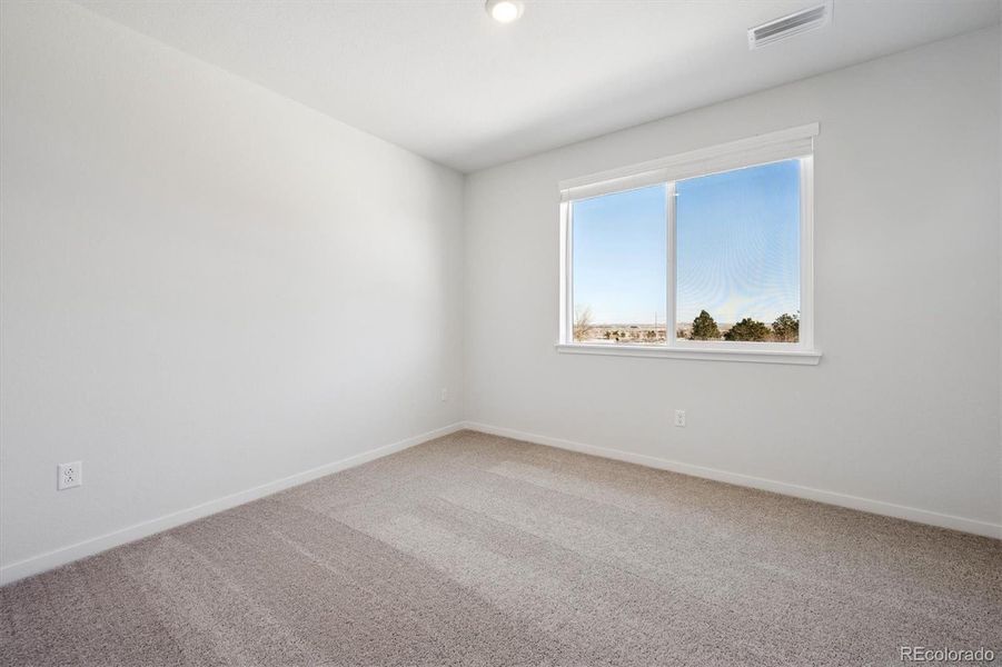 Spacious, unfurnished interior of a new home in Grand Vue at Interlocken, Broomfield (Image 9).