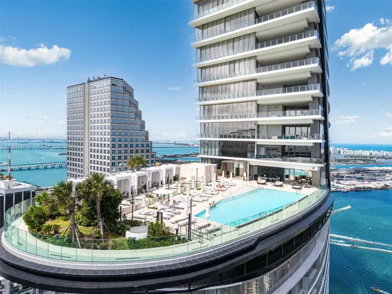 Condo located in Miami, FL showcasing its design and architecture (Image 40).