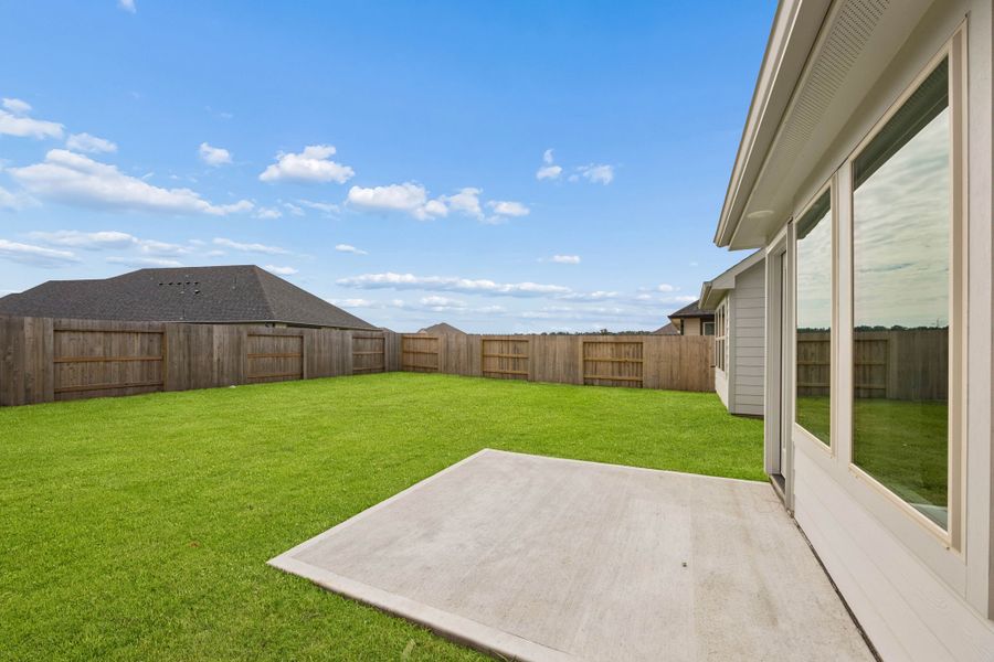 Exterior details and patio area of a home in Riviera Pines, Huffman (Image 3).