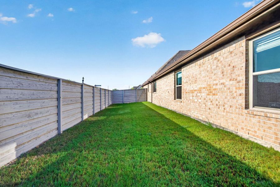 Exterior details and patio area of a home in Pomona, Manvel (Image 4).