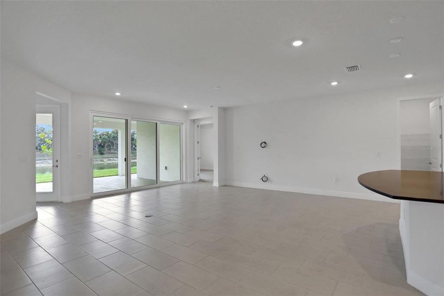 Spacious, unfurnished interior of a new home in Angeline, Land O' Lakes (Image 31).