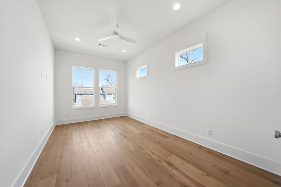 Spacious, unfurnished interior of a new home in , Houston (Image 20).