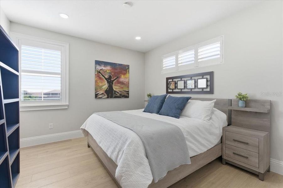 Furnished interior view inside a new home in , Orlando (Image 49).