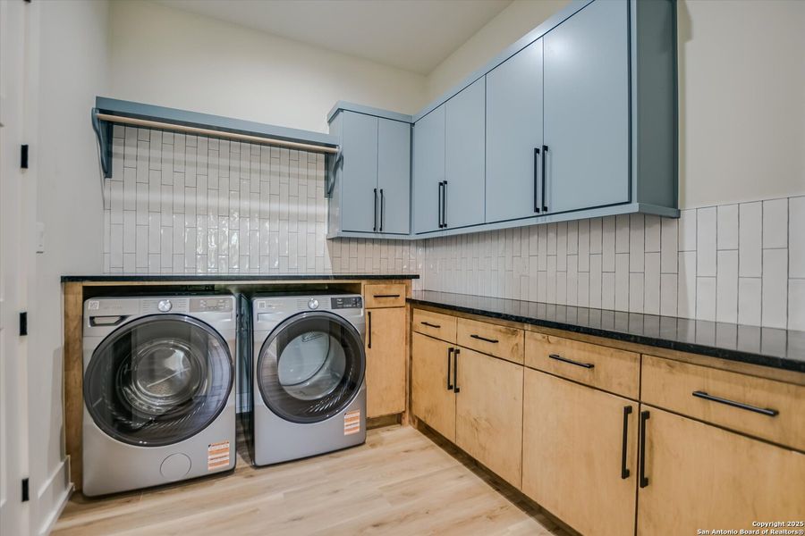 Furnished interior view inside a new home in , Kingsland (Image 12).