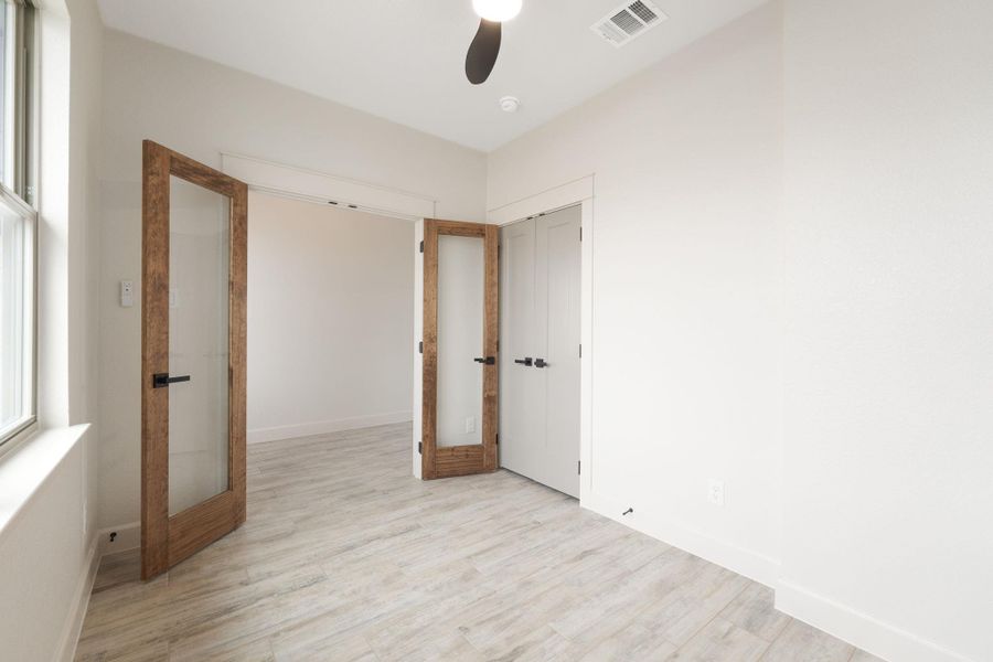 Unfurnished room featuring light wood-type flooring and ceiling fan