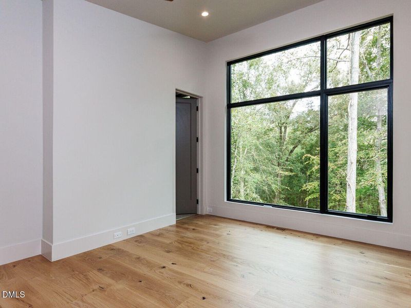 042-1280x960-bedroom