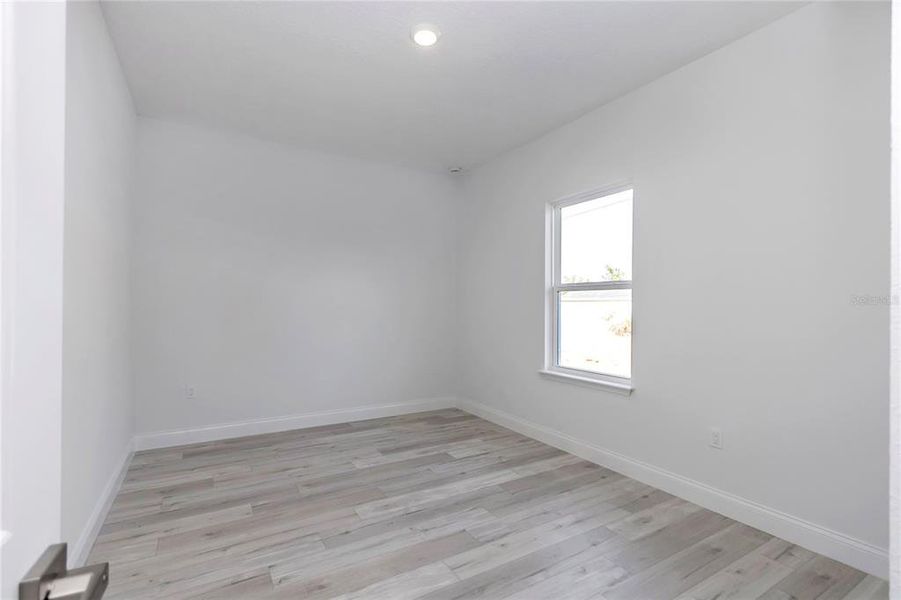 Spacious, unfurnished interior of a new home in , Ocala (Image 33).