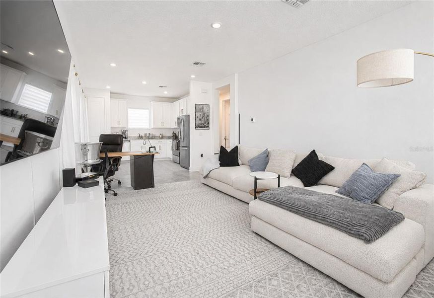 Furnished interior view inside a new home in , Orlando (Image 17).