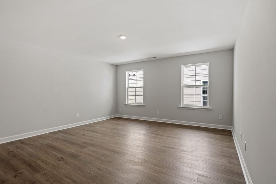 Spacious, unfurnished interior of a new home in Georgias Landing, Raleigh (Image 35).