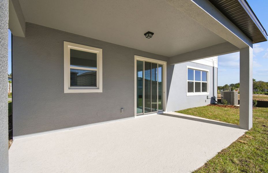 Spacious Covered Lanai