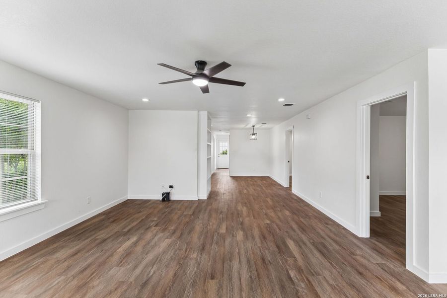 Spacious, unfurnished interior of a new home in , San Antonio (Image 30).