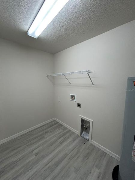 Spacious, unfurnished interior of a new home in , Citrus Springs (Image 12).