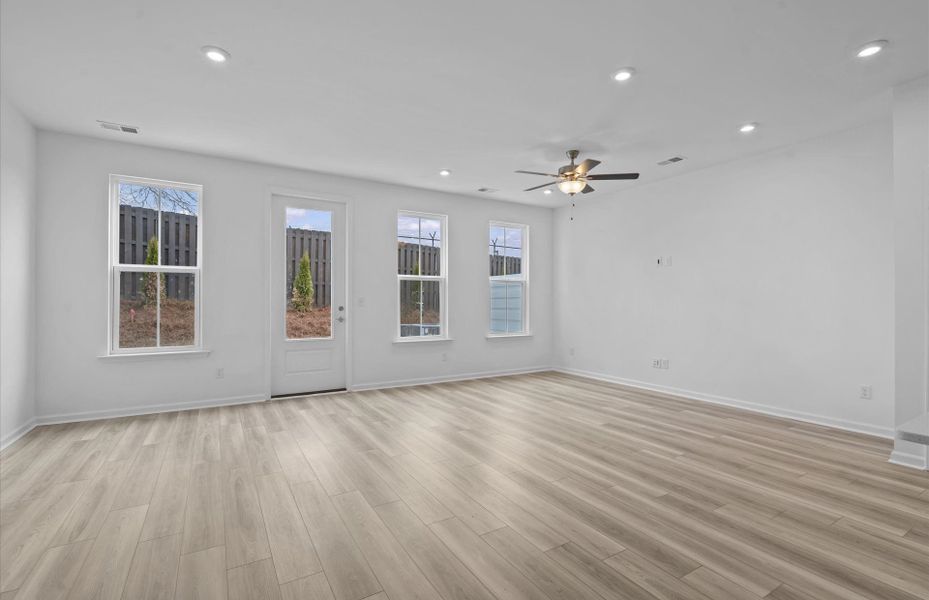Spacious, unfurnished interior of a new home in Alston Park, Greenville (Image 25).