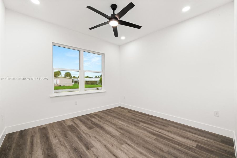 Spacious, unfurnished interior of a new home in , Sebring (Image 30).