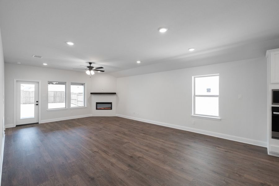 Spacious, unfurnished interior of a new home in Enclave at Legacy Hills, Celina (Image 11).