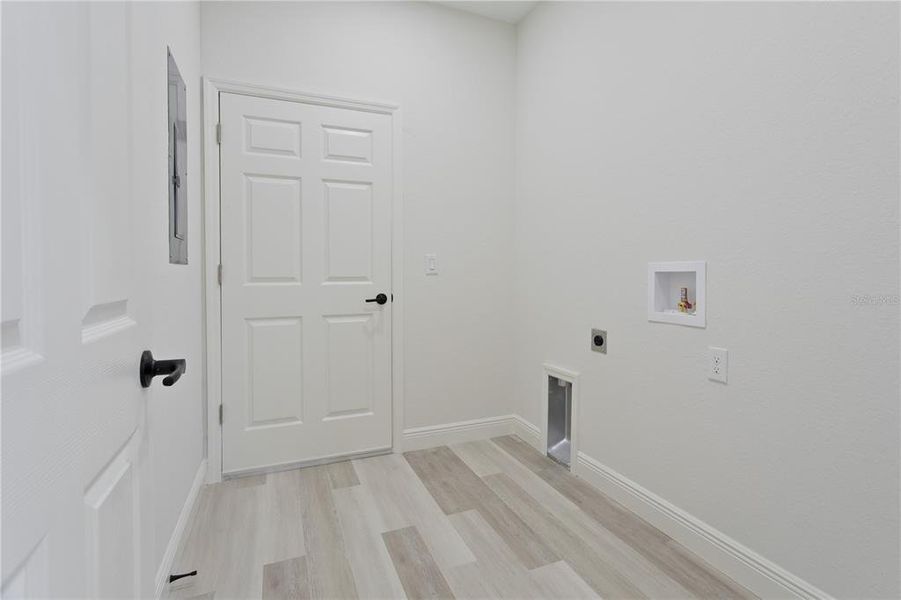 Spacious, unfurnished interior of a new home in , Ocala (Image 14).