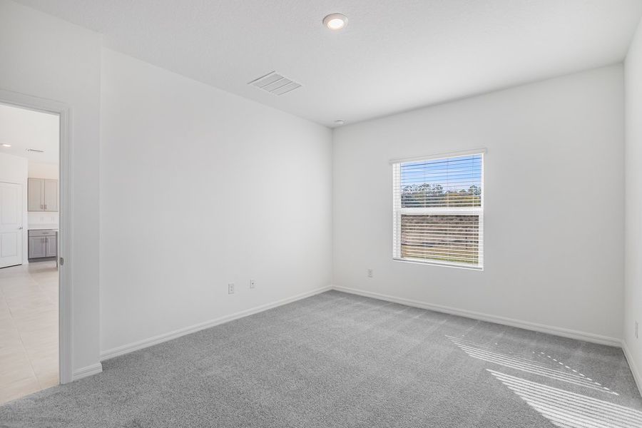 Spacious, unfurnished interior of a new home in Coopers Meadow, Jacksonville (Image 16).