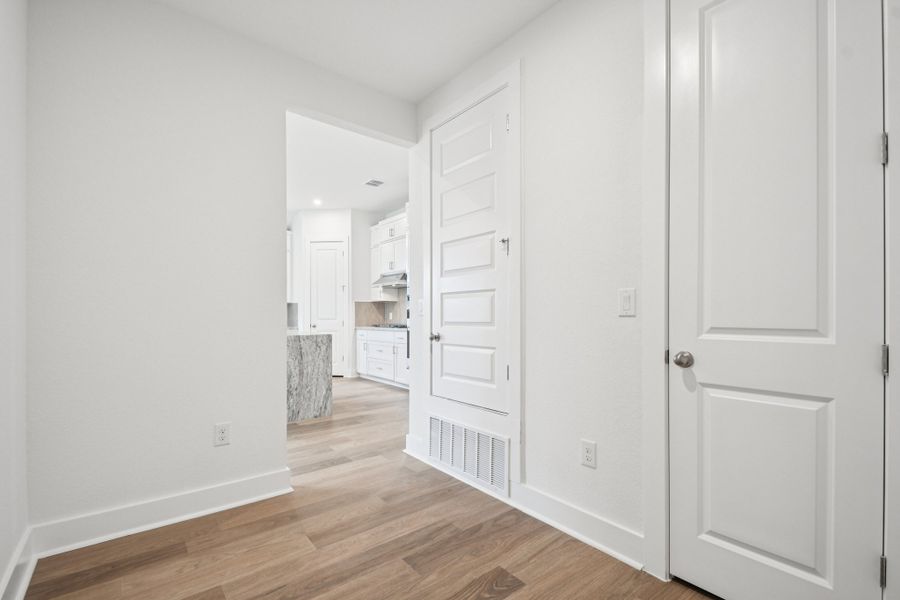 Spacious, unfurnished interior of a new home in Persimmon, Buda (Image 21). Spacious, unfurnished interior of a new home in Persimmon, Buda (Image 21).