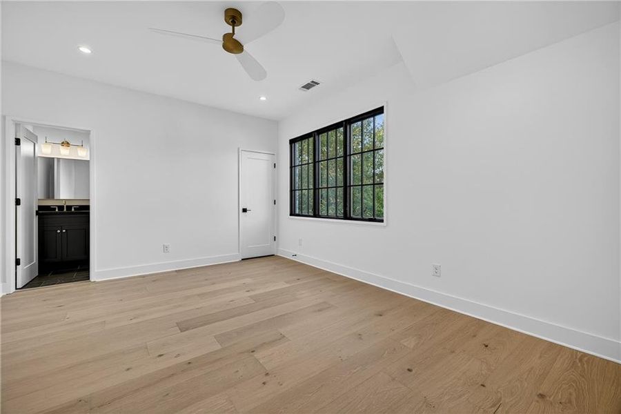 Spacious, unfurnished interior of a new home in , Atlanta (Image 64).