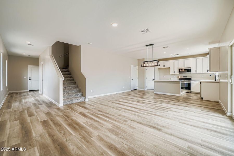 8 - 5523 Great Room 8 - 5523 Great Room