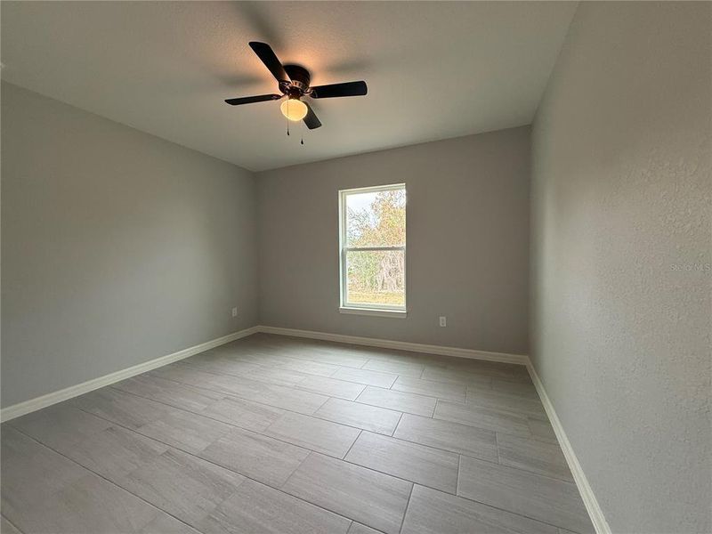 Spacious, unfurnished interior of a new home in , Dunnellon (Image 6).