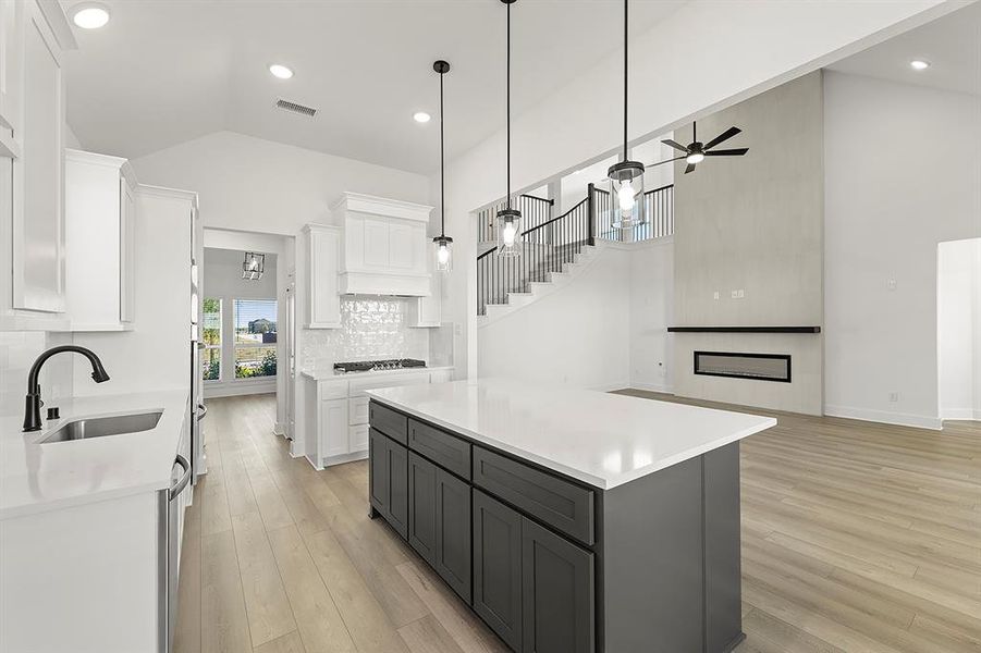 12. 1322 Comal - Kitchen (3) 12. 1322 Comal - Kitchen (3)