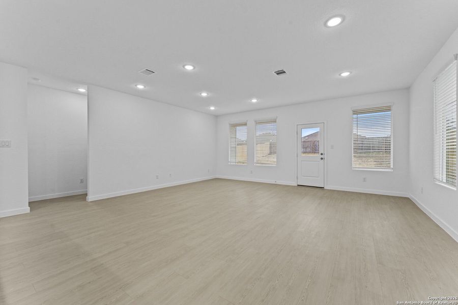 Spacious, unfurnished interior of a new home in Parkside: Coastline Collection, New Braunfels (Image 16).