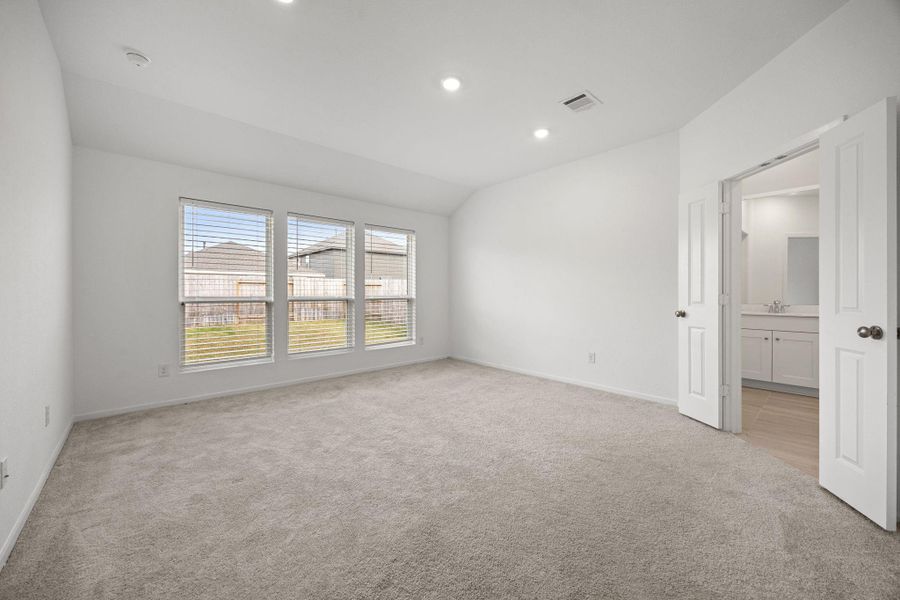 Spacious, unfurnished interior of a new home in Sunterra, Katy (Image 23). Spacious, unfurnished interior of a new home in Sunterra, Katy (Image 23).