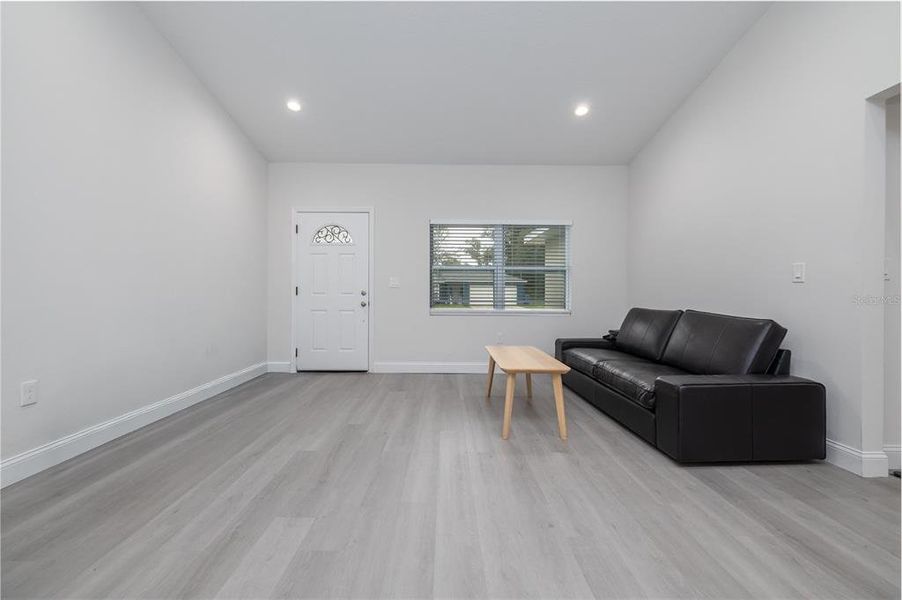 Spacious, unfurnished interior of a new home in , Orange City (Image 12).